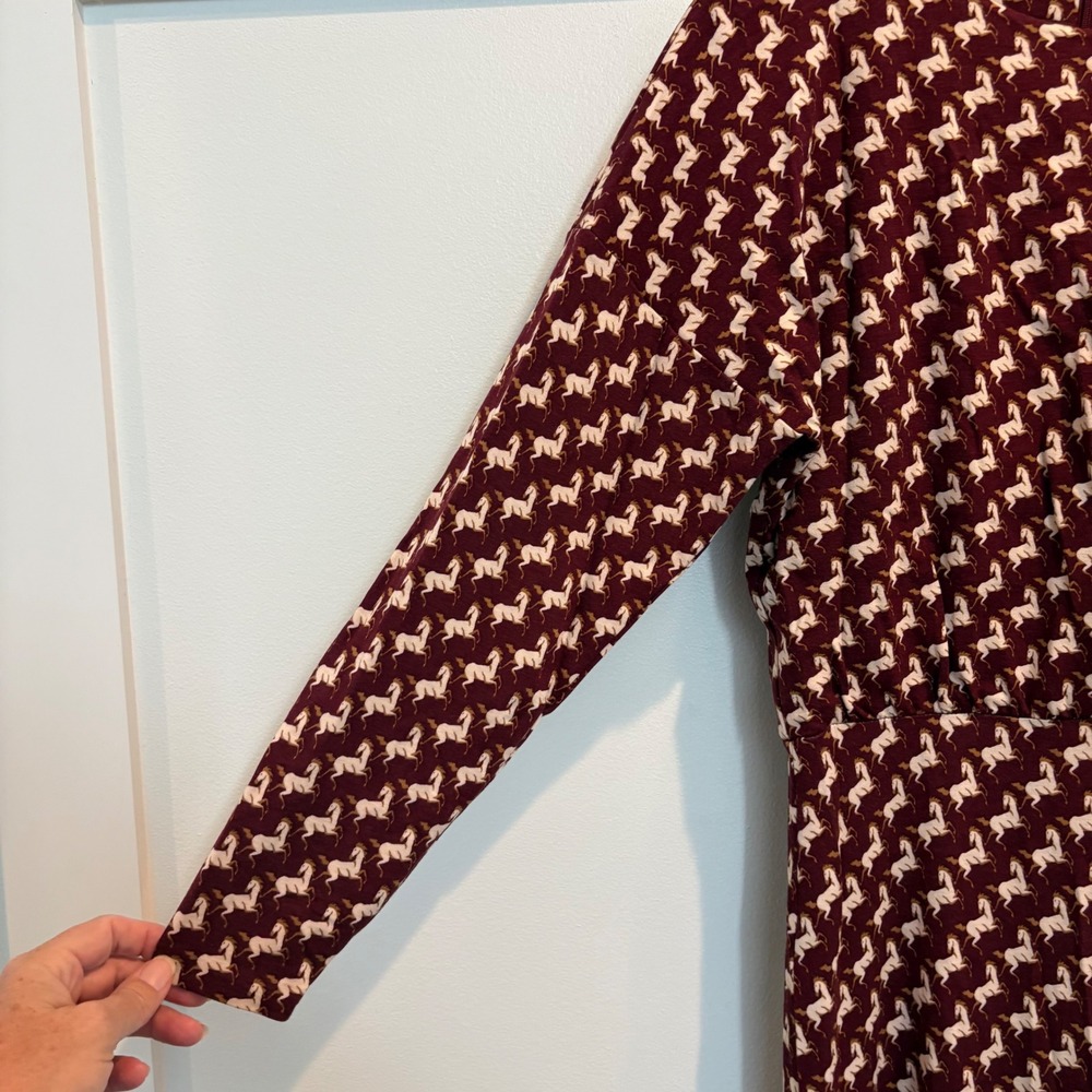 Ann Taylor Horse Print Midi Dress Womens 6 Burgundy Long Sleeve Knit Stretch - Picture 7 of 14